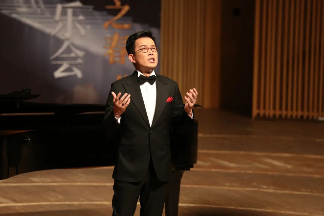 男高音歌唱家:石倚洁