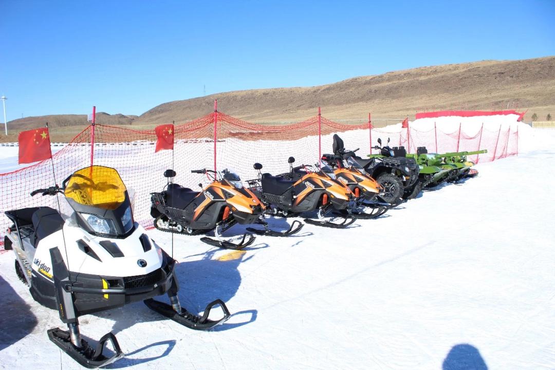 您还可以去集宁大河湾滑雪场,这是一座集滑雪度假,休闲运动,生态旅游