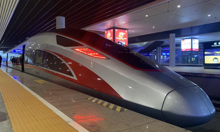 成渝一小时飚拢开心发奖啦