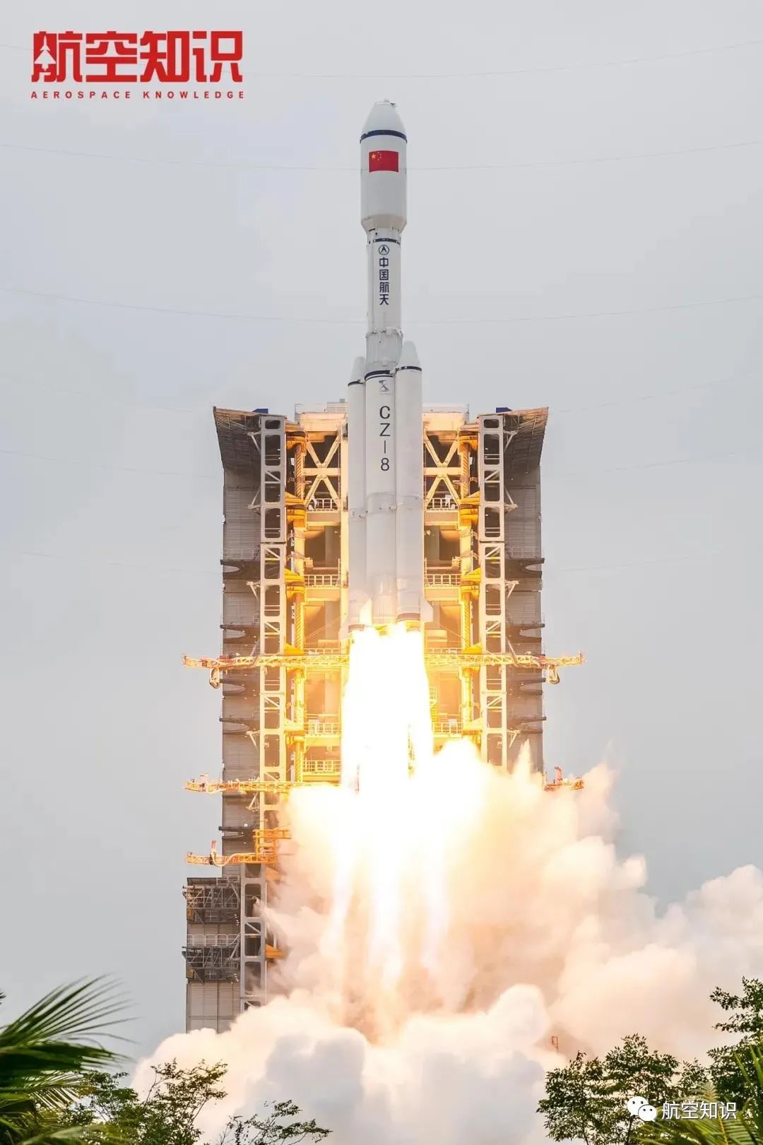 相信细心的朋友们一定从发射的高清大图中发现了有点不太对劲的地方