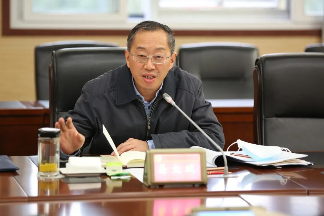 垫江县人大常委会主任易大斌