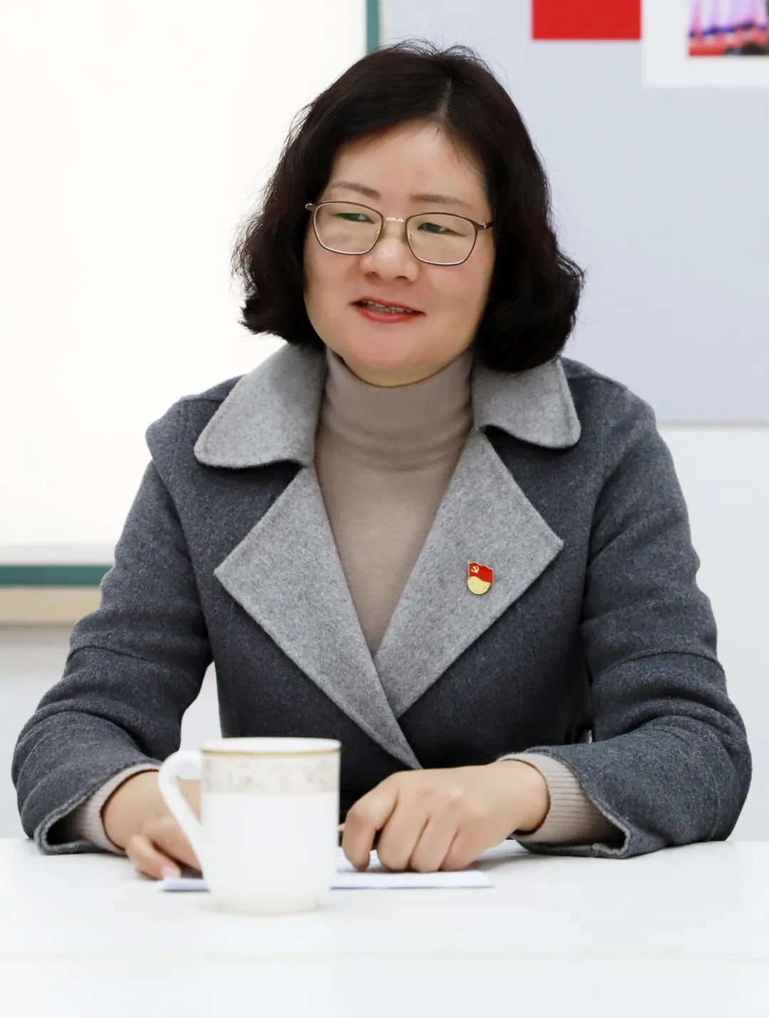 安排一次座谈交流,座谈会上杨丽芳同志结合工作经历向新党员进行了