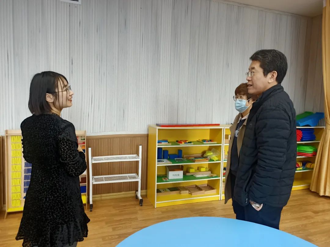 城阳区随班就读资源教室现场会在城阳街道仲村小学举行