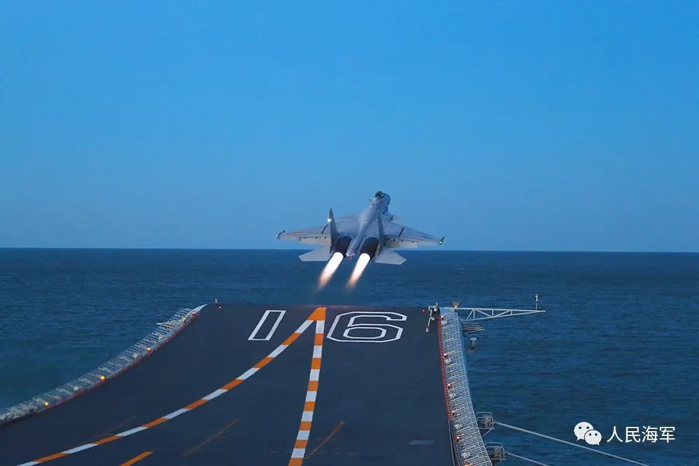 升空只有海军官兵才能享受这样的极致人生坐着军舰去亚丁湾乘风破浪