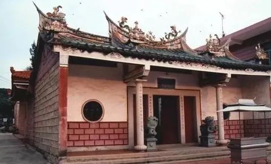 古韵湖里风雨龙湫亭