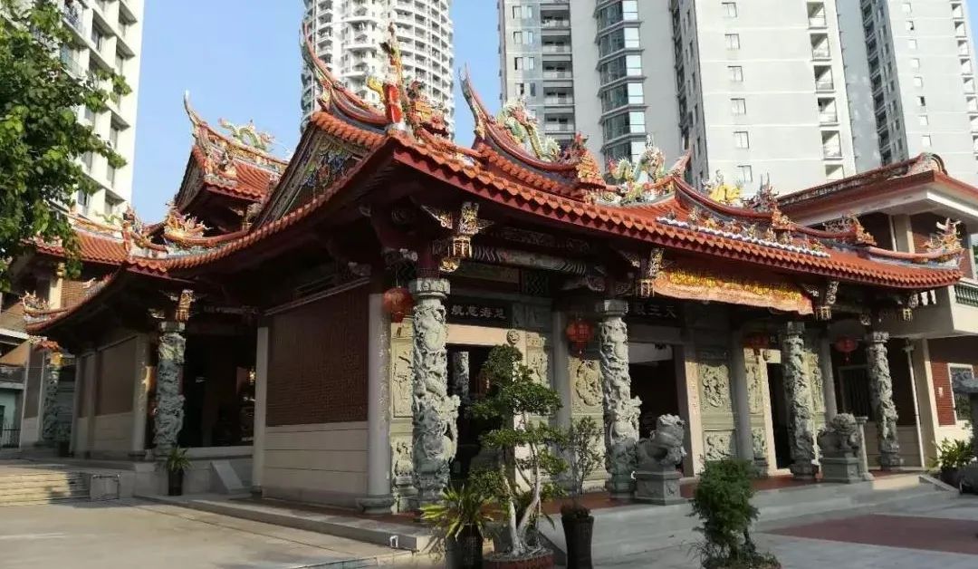 古韵湖里风雨龙湫亭