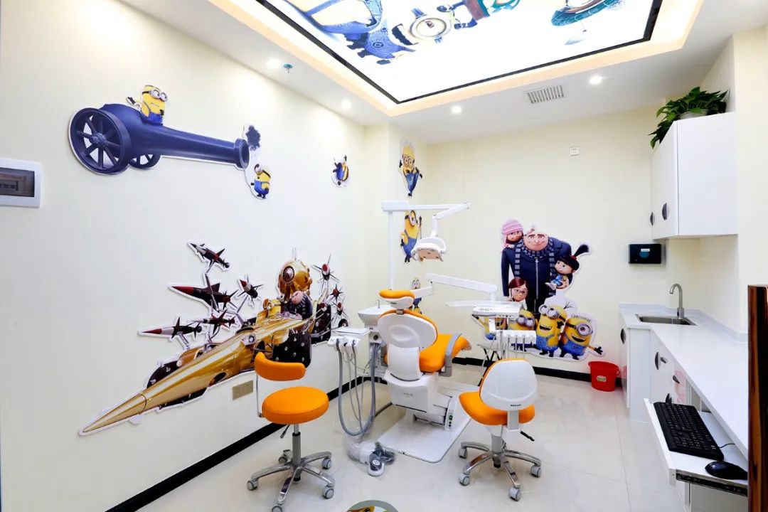 诊室全部以小黄人,迪士尼经典卡通人物为主题也充分考虑迎合儿童的