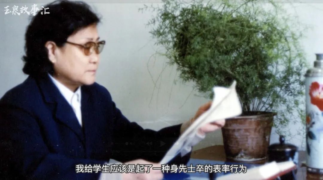 内蒙古二人台艺术团团长武利平表示作为戏曲人,应该传承康翠玲先生的