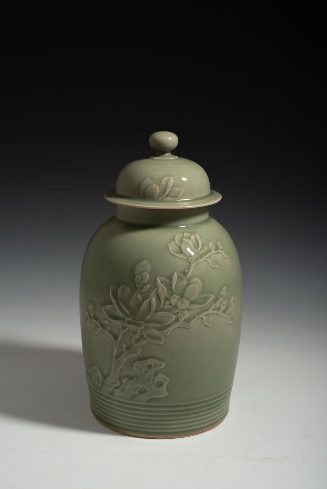 市博物馆推出春风又绿江南岸龙泉青瓷再出发百名匠师作品展