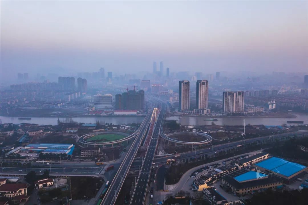 五一大桥红绿灯能否尽快优化改动?