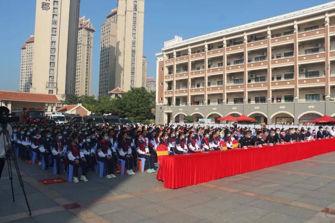 启动仪式上,市反恐办常务副主任,市公安局副局长张书晖致辞今天是