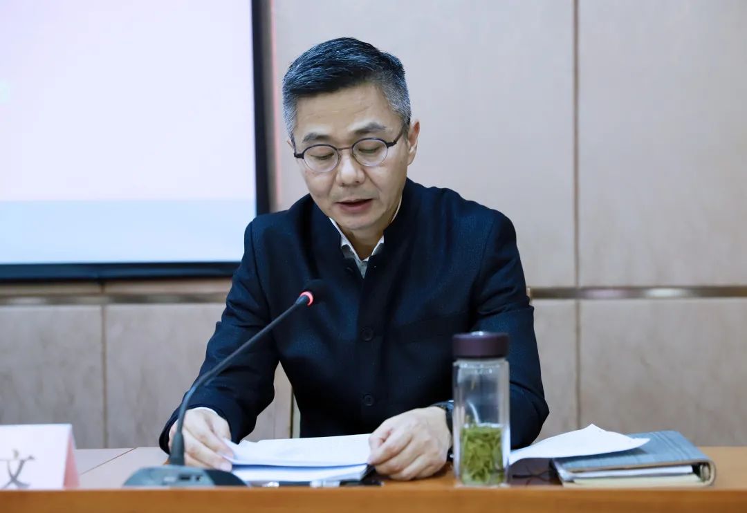 会上,卫生健康工作党委书记张明和卫健委主任饶斐文分别作个人年度