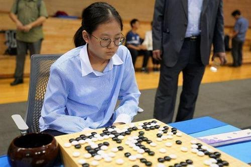 同样是学霸奇葩说18岁陈小雨参赛像在玩许吉如却紧张到抑郁