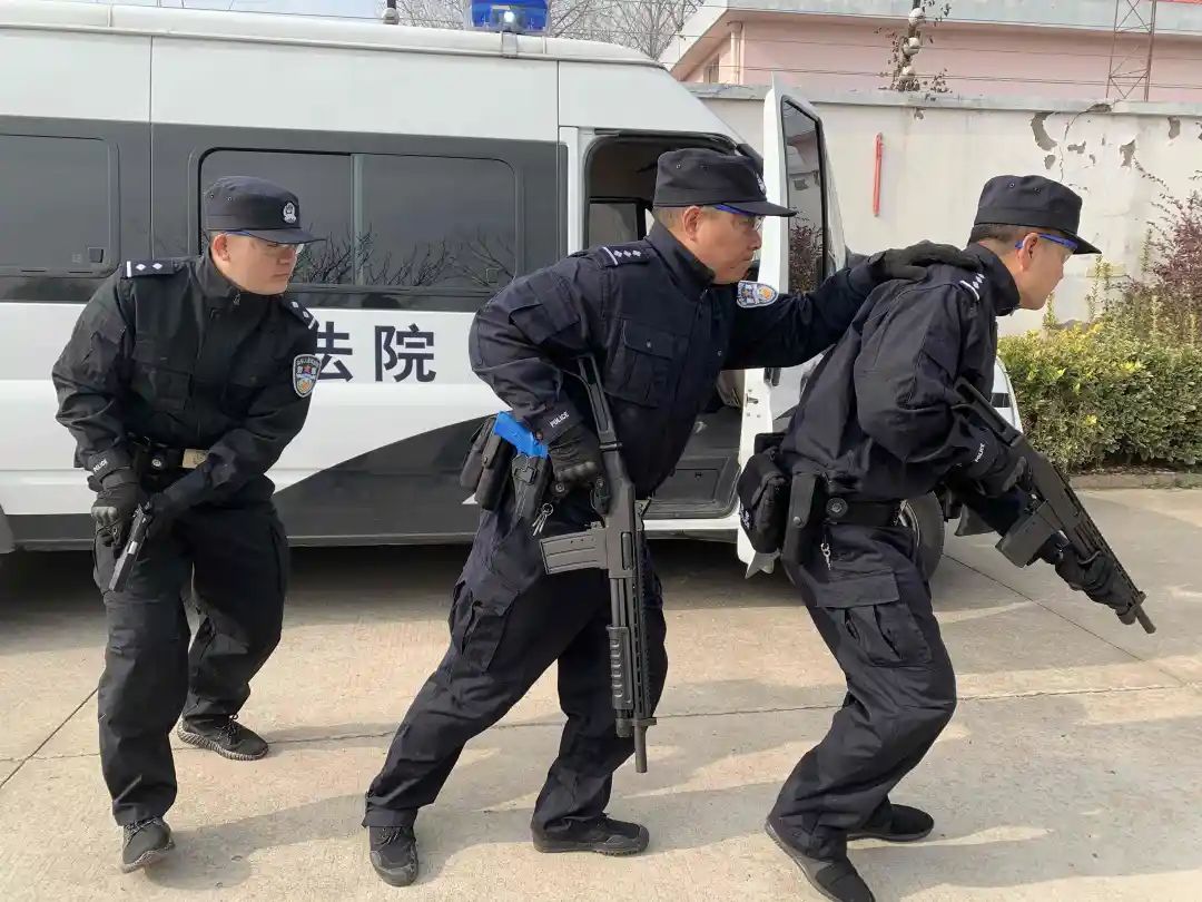 冬日雷霆泗阳法院法警大队开展霰弹枪应用射击实弹演练