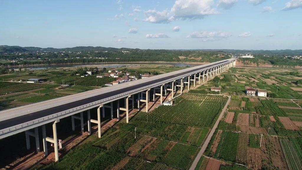 作为成渝间第四条直达高速公路,成资渝高速自2018年5月开建以来一直