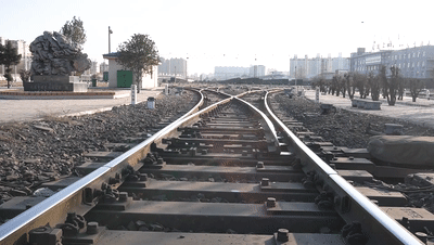 停在哪条股道难道看运气吗?火车上没有方向盘一个车站有那么多