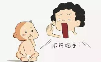 宝宝老爱吃手怎么办？要阻止吗？