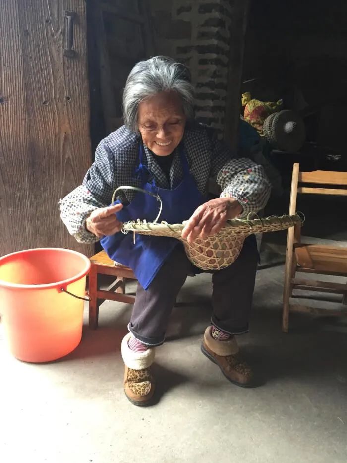 秦怡：这样的女人， 美上一生又何妨！ 学生遭体罚校长教师被停职