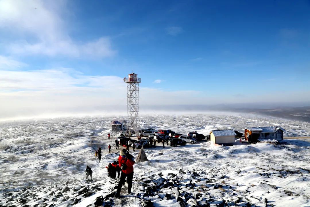 40℃! 百余人穿越海拔1528米兴安之巅大白山