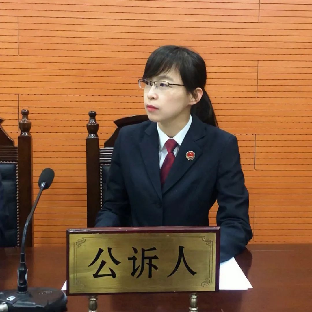 先进标兵三八红旗手检察业务标兵最美女检察官是什么让她头戴那么多