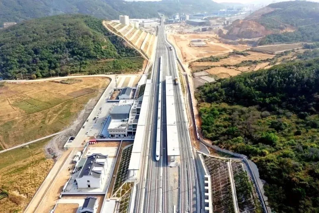 高小微祖国大陆离台湾岛最近的铁路开通了