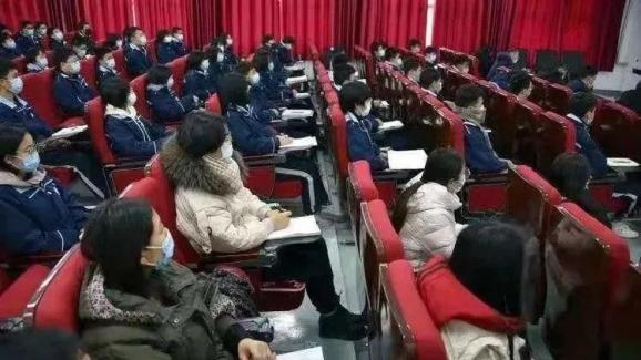 滦南一中党总支书记,校长冯俊新就如何学习好,贯彻好,落实好艾书记