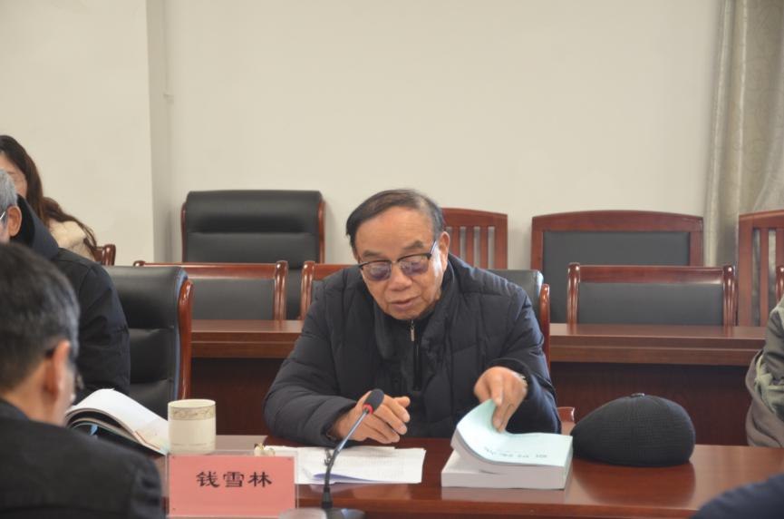 会上,《嘉兴统战志》编纂组莫建华同志对志书的编纂过程,篇章布局