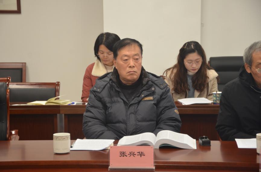 会上,《嘉兴统战志》编纂组莫建华同志对志书的编纂过程,篇章布局