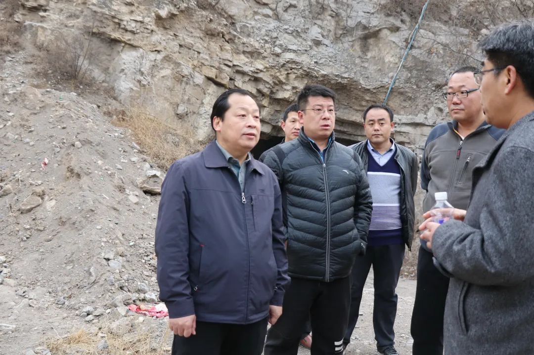 因为这件事峰峰被市里通报表扬