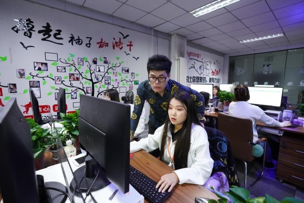 东北三兄弟上演拼多多版"中国合伙人"_澎湃号·媒体_澎湃新闻-the