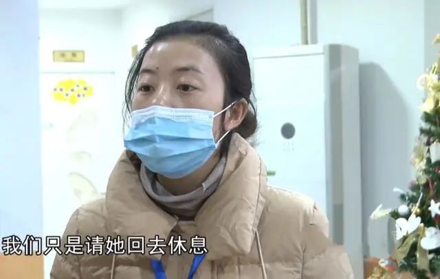 生完孩子两个月又怀孕,重庆一潇湘职业学院女子被公司辞退!公司:出了事他们负