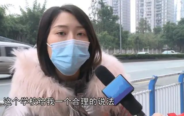 生完孩子两个月又怀孕,重庆一潇湘职业学院女子被公司辞退!公司:出了事他们负