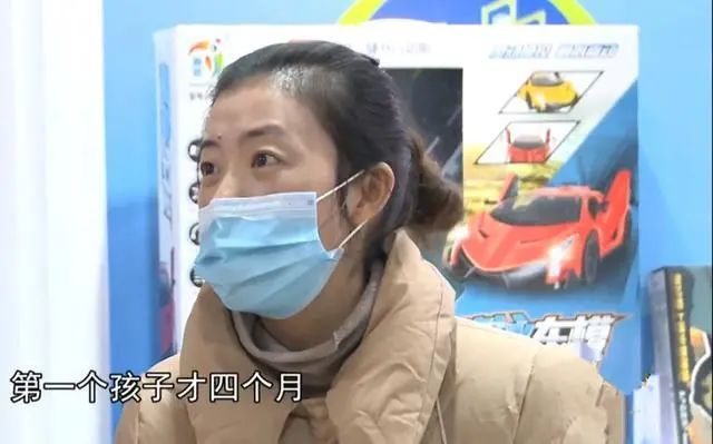 生完孩子两个月又怀孕,重庆一潇湘职业学院女子被公司辞退!公司:出了事他们负