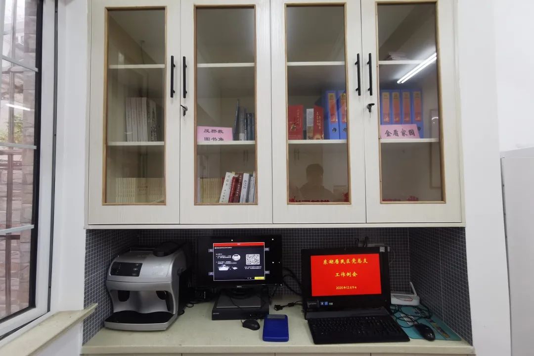 多功能议事厅等不同功能区域,由居民根据兴趣爱好自发组成各类特色