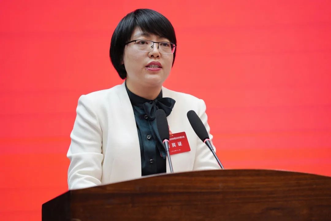 九三学社台州市委会主委,市民政局局长何晓霞代表本市各民主党派市委