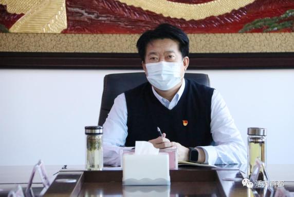 政府县长曹凯宏参加政府办党支部党员大会