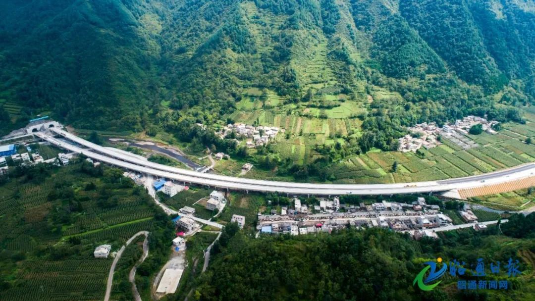 今天,昭通10县市区实现县县通高速!
