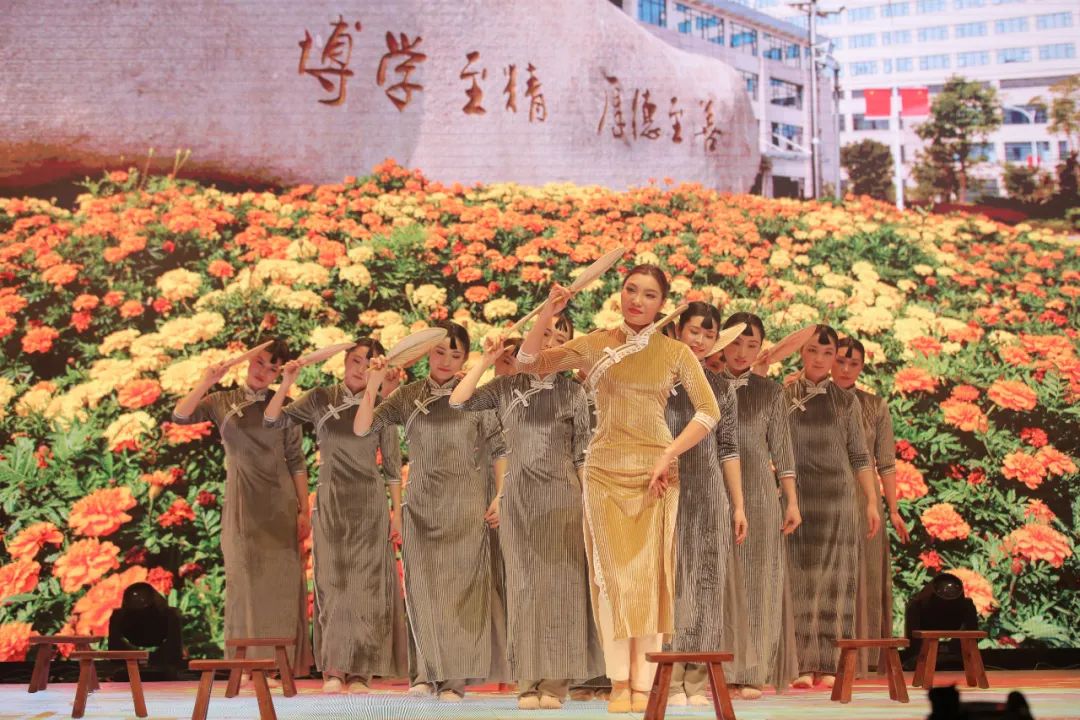 《抗疫英雄谱》▲哑剧《同桌的你》▲音诗画《生命之约》▲歌表演