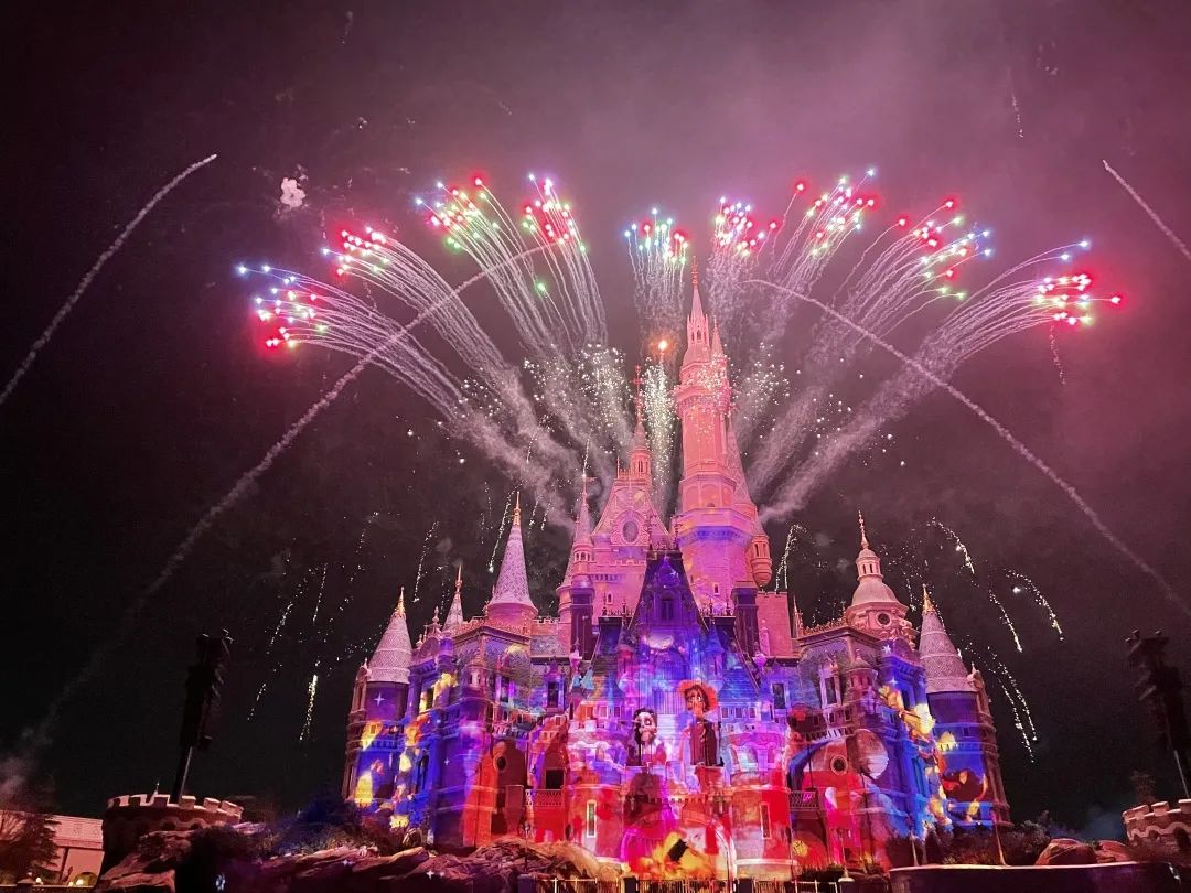 点亮新的一年迪士尼限量版烟花秀陪你跨入2021年