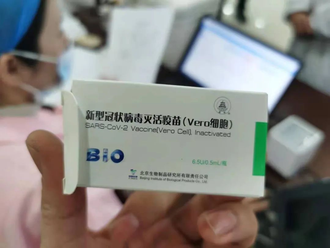 来了万载第一针新冠疫苗完成接种