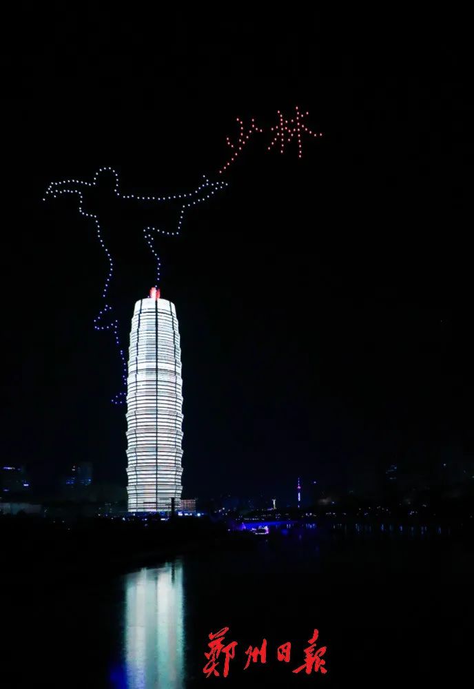 数百架酷炫无人机点亮如意湖郑州的跨年夜太美了