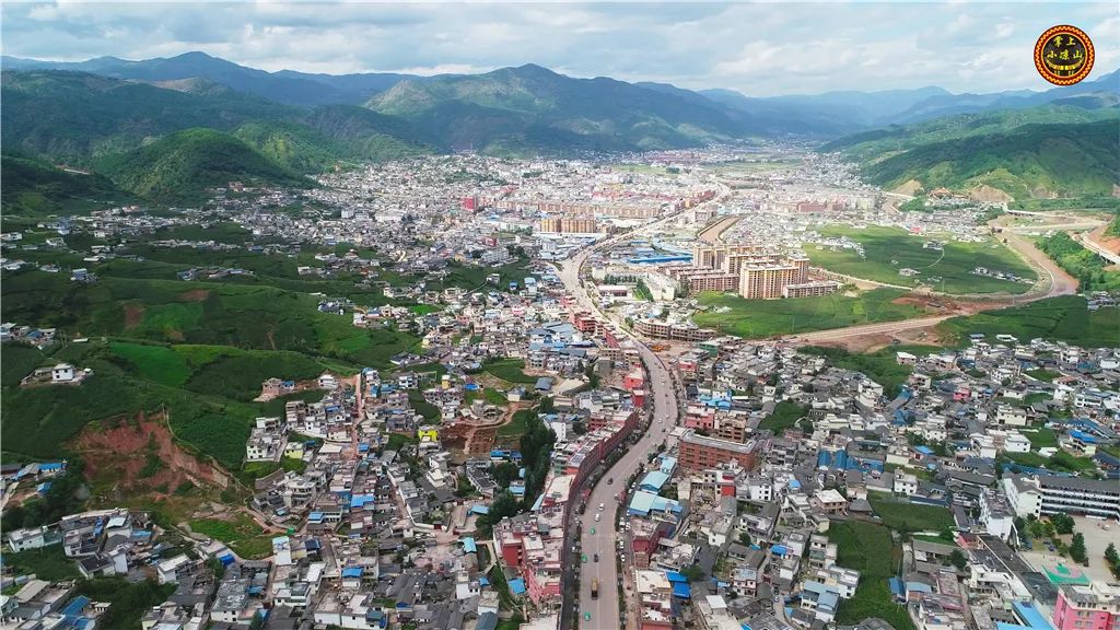 丽江宁蒗县三原色绘就小凉山绚美新画卷