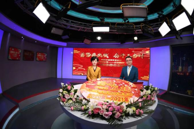 当晚的直播活动在砚家班精心准备的相声中热闹启幕并通过银川电视台