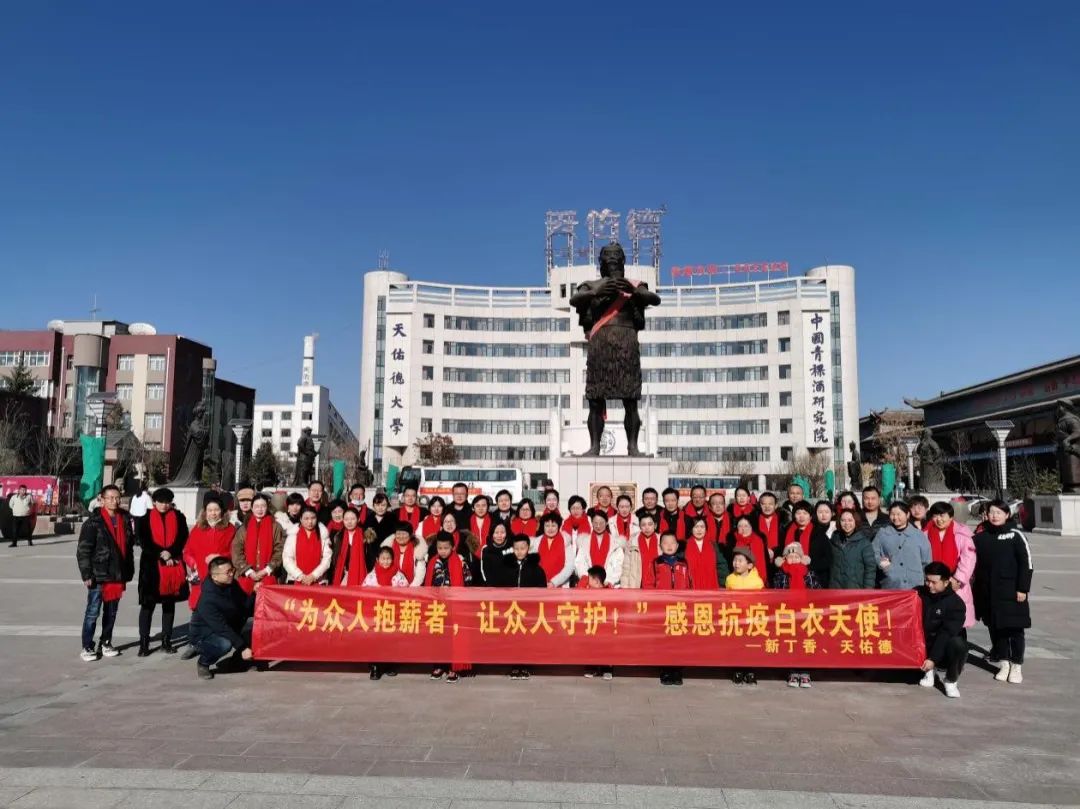 天佑德青稞酒公司副总经理冯声宝在晚宴欢迎辞中讲到,"作为一个湖北人