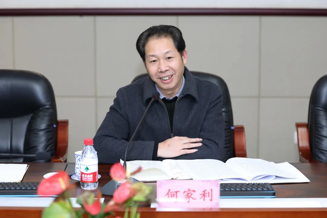 市五中法院召开辖区各区人大常委会主任座谈会