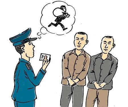 丧尽天良!骗子当街偷走老人钱财!东港公安跨市抓捕!