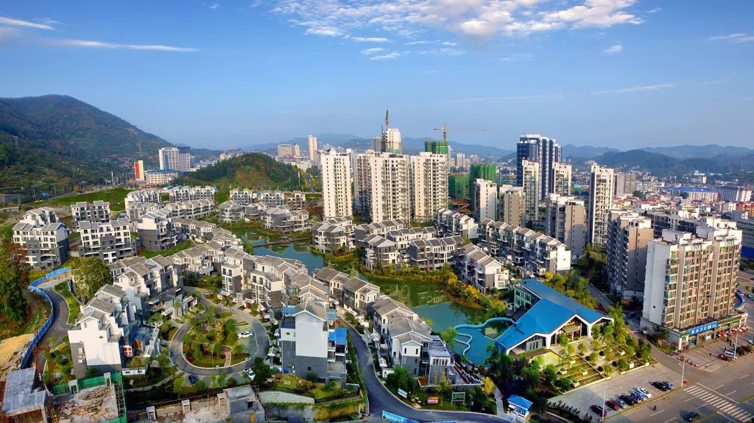 贯彻五中全会精神唱山水赞歌谱世纪华章