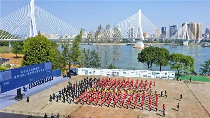 打开澎湃新闻app看24h热点