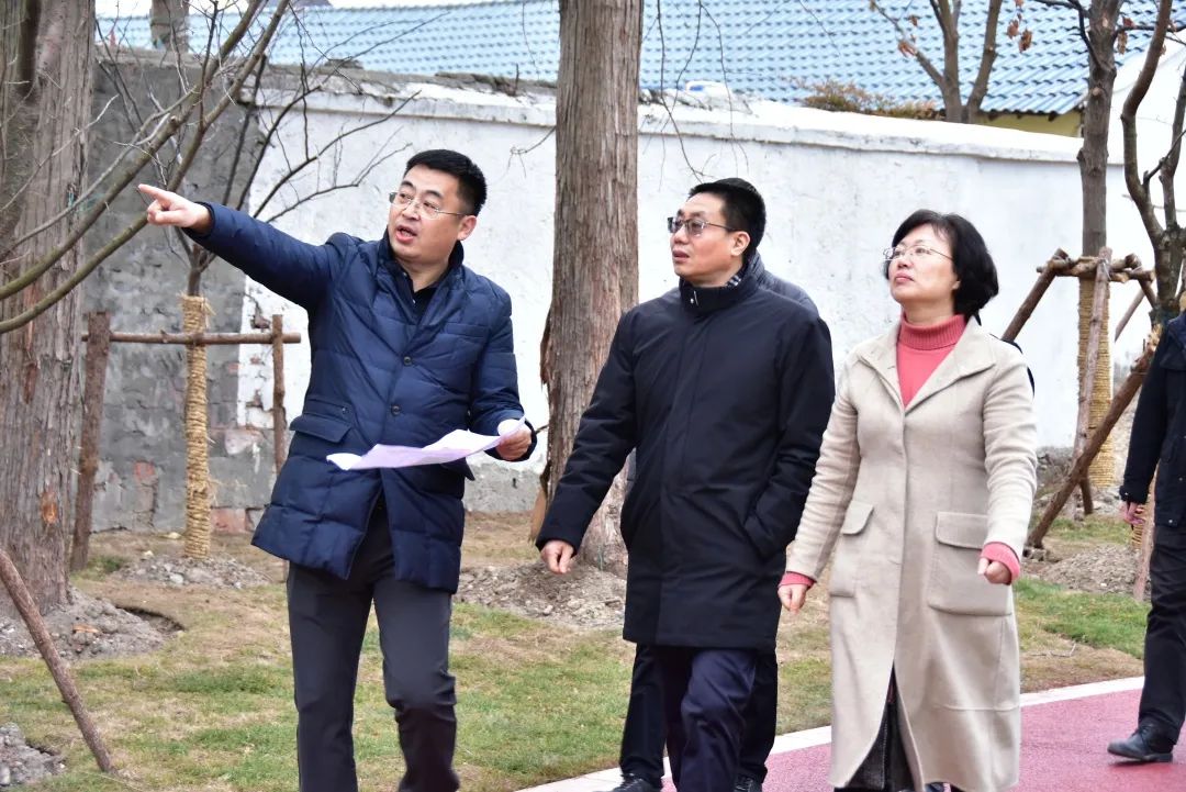 金山区委常委副区长王益洋走访慰问962121热线值守人员调研区城中村