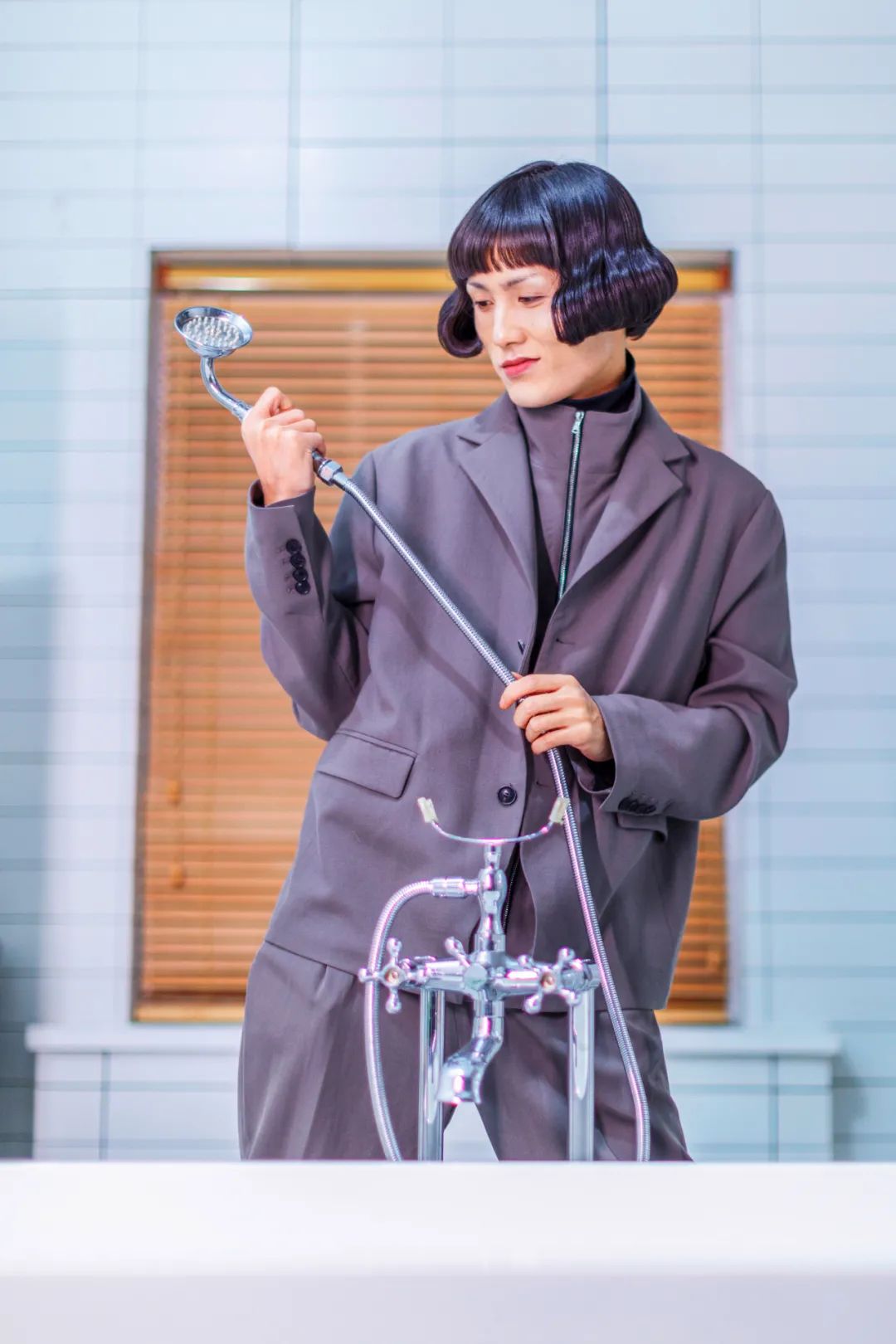 ffixxed studios邀请了几位"素人模特",演绎了类似"土酷"风格的别样